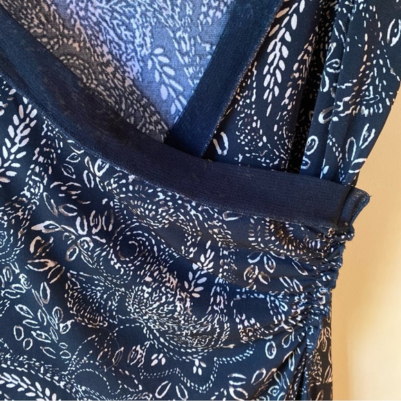 BCBGMaxAzria Black Paisley Faux Wrap Vneck Lace Cap Sleeve Size Small - Picture 12 of 12